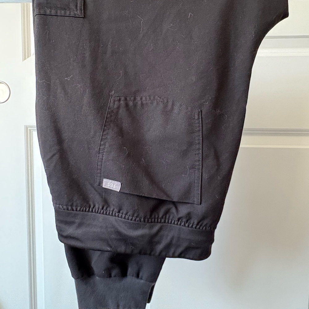 FIGS Women’s Jogger Scrub Pants